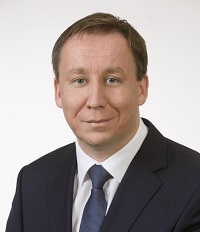 Przemysław Maćkowiak - zdjęcie portretowe
          